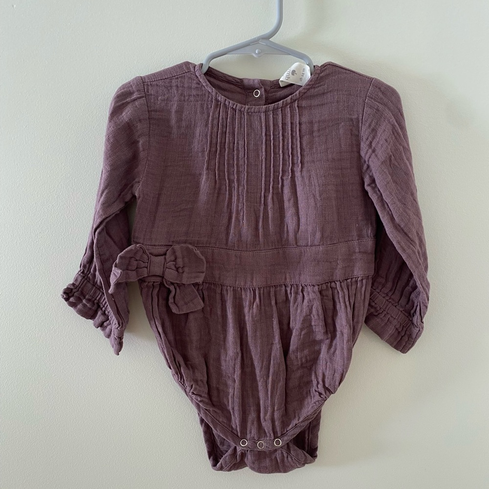 Kate Quinn long sleeve pintuck bow bubble bodysuit  18-24m - Picture 2 of 7